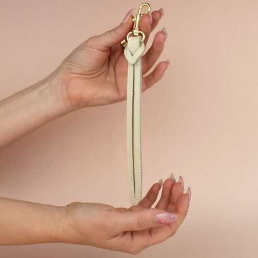 Leather Knot Keychain in Bone White - Cold Gold