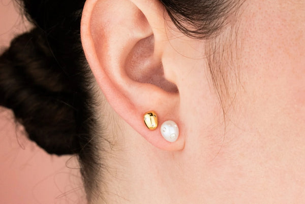 Crystal Pearl Aura Stud - Cold Gold