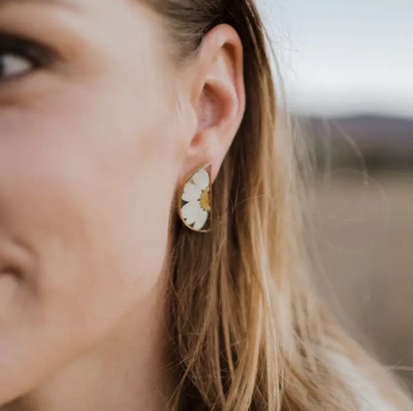 Split Stud Earrings - Daisy