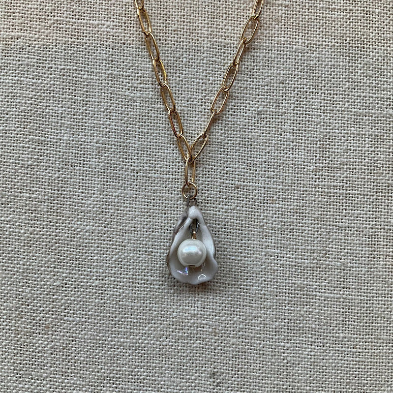 Oyster Gold Necklace - Kate Buuck
