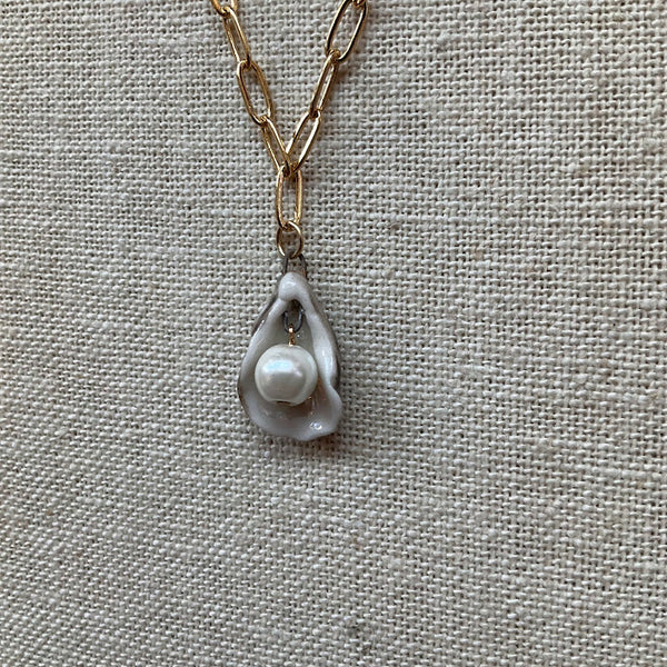 Oyster Gold Necklace - Kate Buuck