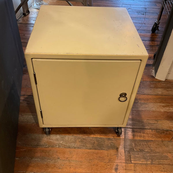 Fixtures - Cubby Container on Wheels