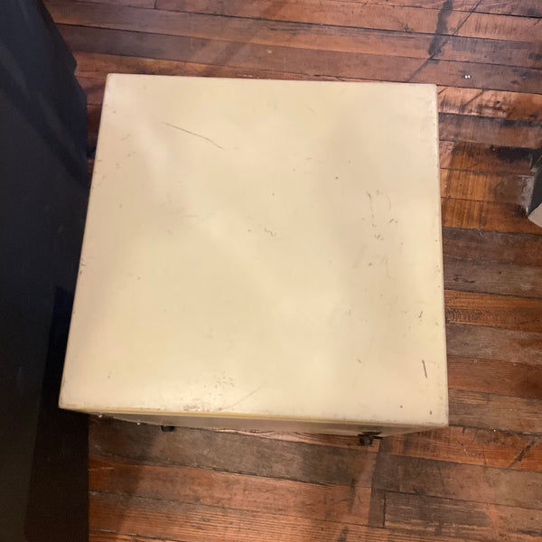 Fixtures - Cubby Container on Wheels