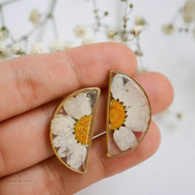 Split Stud Earrings - Daisy