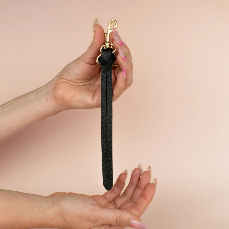 Leather Knot Keychain in Black - Cold Gold