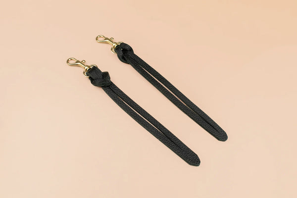 Leather Knot Keychain in Black - Cold Gold